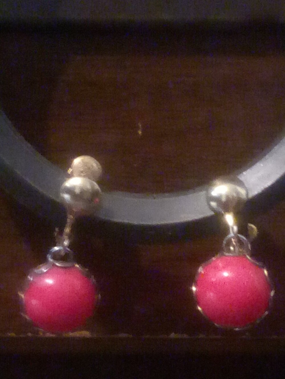 Vtg Gold Tone Patented Screw Back Drop Earrings Red Coral Plastic Lucite